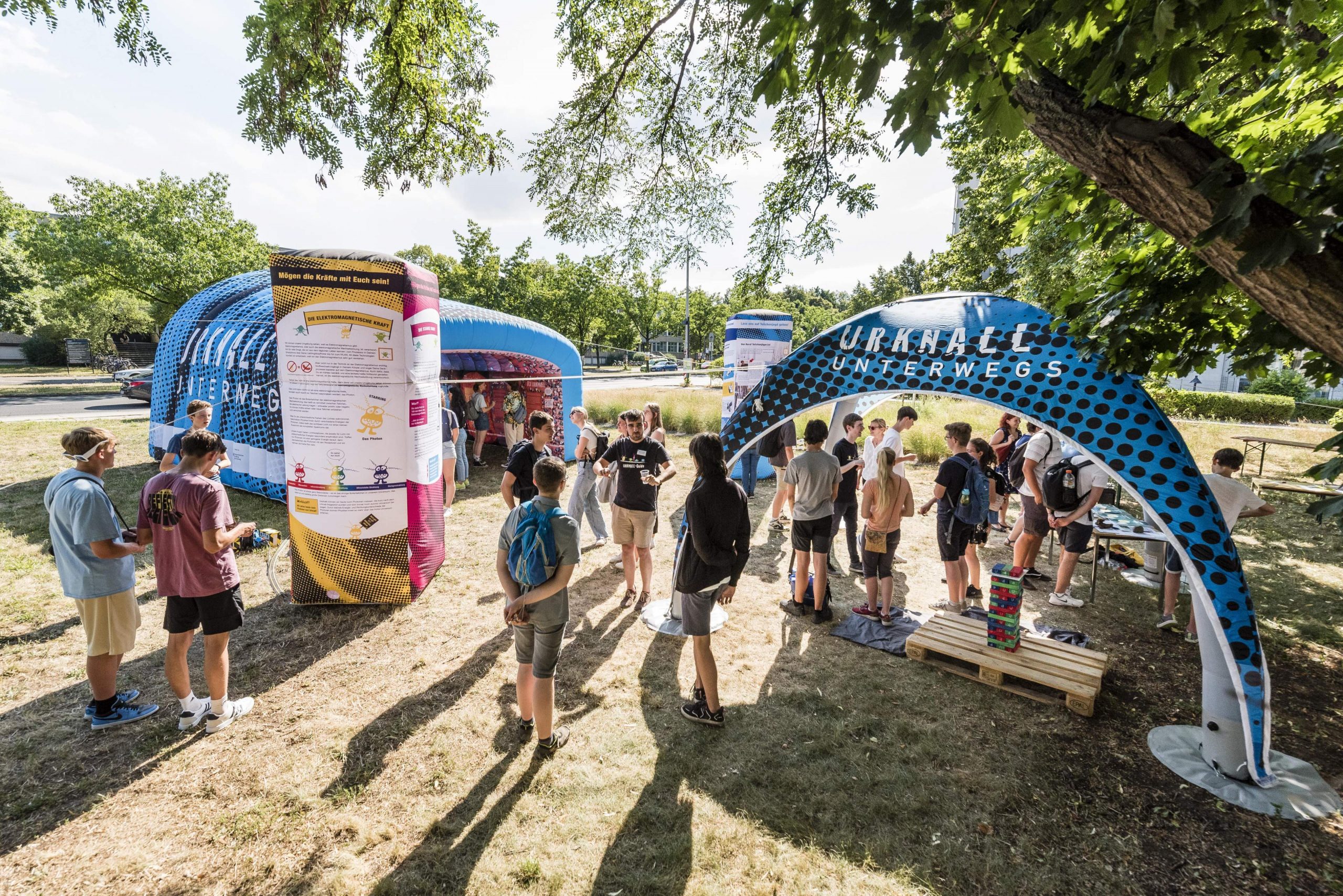 Urknall Unterwegs: a mobile LHC exhibition in Germany
